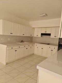 /international/us/e-street-tamuning-gu-110108423395/