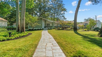 /international/us/12-kenmore-way-lincoln-ri-110101231677/