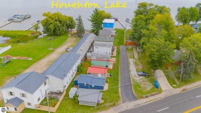 /international/us/6482-w-houghton-lake-drive-cabin-4-houghton-lake-mi-110107965275/