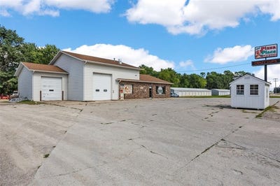 /international/us/126-franklin-street-center-point-ia-110101427589/