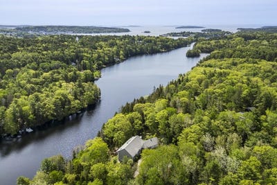 /international/us/236-lakeside-drive-boothbay-harbor-me-110108379182/