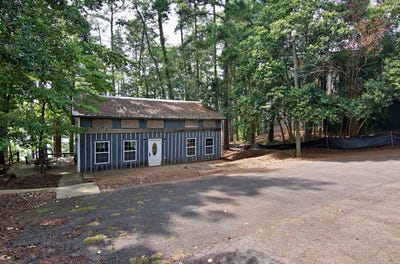 /international/us/406-dogwood-lane-townville-sc-110101151957/