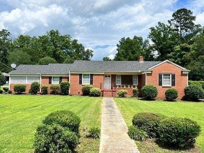 /international/us/501-cedar-street-clinton-sc-110108507233/