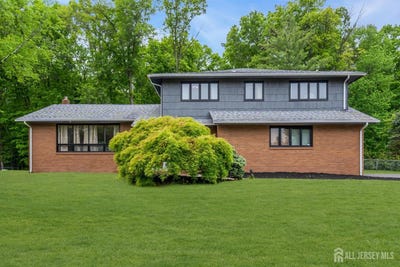 /international/us/16-woodmere-road-north-brunswick-nj-110110303678/