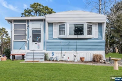 /international/us/44-nancy-lane-barnegat-nj-110104995435/