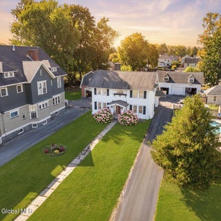 /international/us/33-kingsboro-avenue-gloversville-ny-110102994387/