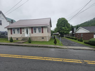 /international/us/430-greenbrier-ave-rainelle-wv-110108257647/