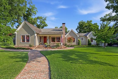 /international/us/426-e-texas-street-grapevine-tx-110109082409/