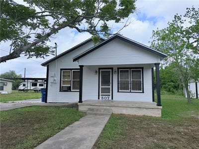 /international/us/507-e-commons-street-refugio-tx-110107309471/