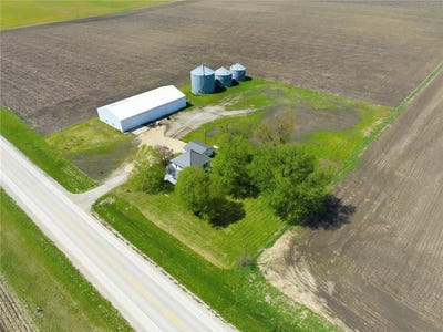 /international/us/220th-street-winthrop-ia-110106529552/