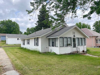 /international/us/402-s-clark-street-bassett-ne-110108425352/