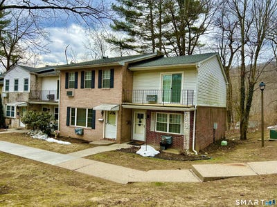 /international/us/19-surrey-lane-torrington-ct-110106585526/