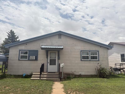 /international/us/1614-lee-street-levelland-tx-110109190177/