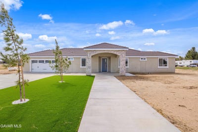 /international/us/8746-w-d4-avenue-lancaster-ca-110102622571/