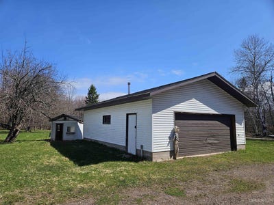 /international/us/16672-lakeshore-drive-ontonagon-mi-110107842832/