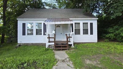 /international/us/8-millett-street-livermore-falls-me-110107401702/
