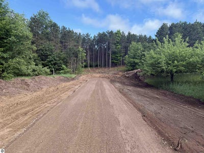 /international/us/parcel-6-karnes-road-glen-arbor-mi-110108815079/