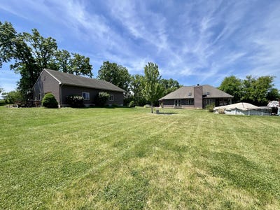 /international/us/1909-s-britton-rd-kansasville-wi-110108410638/