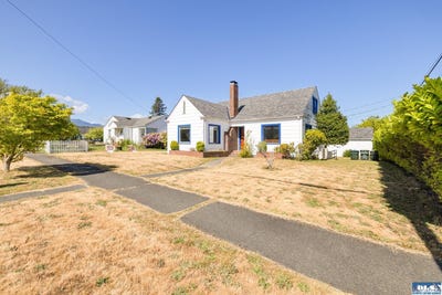 /international/us/218-s-jones-street-port-angeles-wa-110108448196/