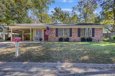 /international/us/815-n-bledsoe-street-gilmer-tx-110106099302/