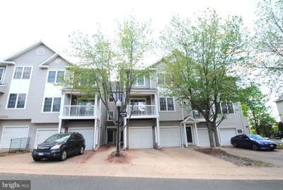 /international/us/12823-fair-briar-lane-fairfax-va-110107381052/