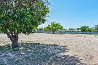 /international/us/903-w-broadway-eden-tx-110108355618/