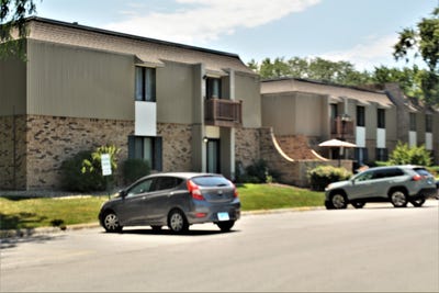 /international/us/7303-grand-avenue-downers-grove-il-110108378561/