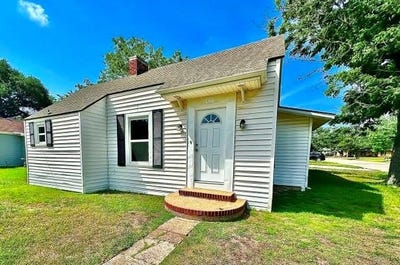 /international/us/312-2nd-street-cuero-tx-110100999629/