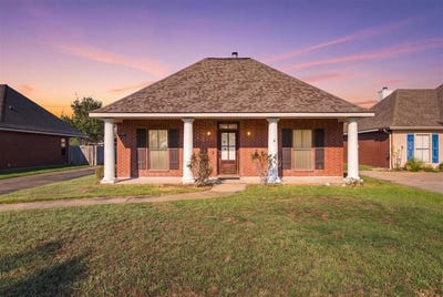 /international/us/5714-e-dietrich-loop-lake-charles-la-110119992357/