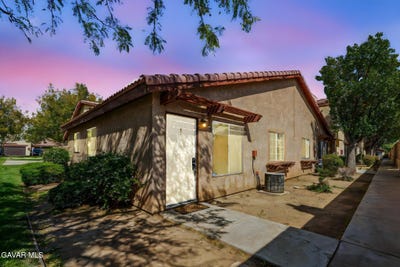 /international/us/1700-e-avenue-q14-palmdale-ca-110102923336/