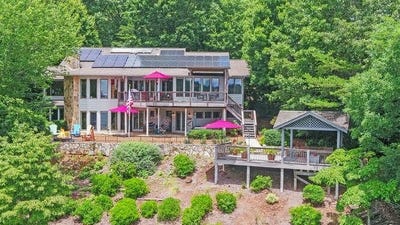 /international/us/212-windjammer-drive-hiawassee-ga-110100302614/