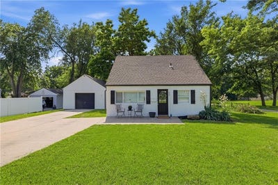 /international/us/604-ne-douglas-street-lee-s-summit-mo-110108566974/