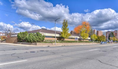 /international/us/900-e-michigan-avenue-jackson-mi-110106281701/