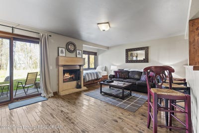 /international/us/4450-berry-drive-wilson-wy-110102885492/