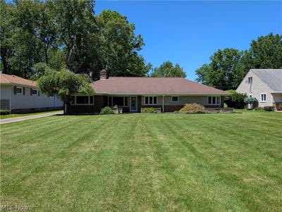 /international/us/6986-big-creek-parkway-middleburg-heights-oh-110108714665/