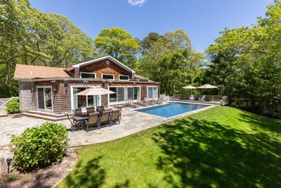 /international/us/4-lakewood-lane-quogue-ny-110107898854/