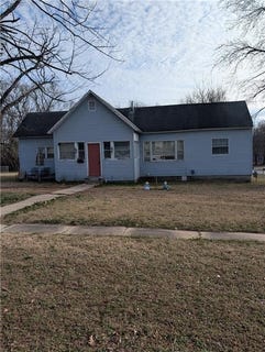 /international/us/304-e-sycamore-street-nevada-mo-110105867486/