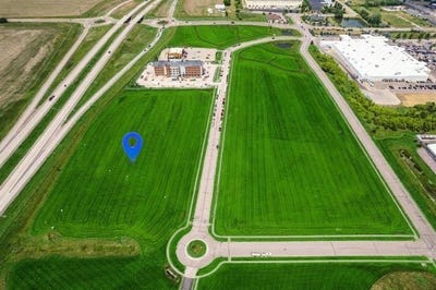 /international/us/6-8-ac-gateway-drive-baraboo-wi-110085293892/