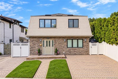 /international/us/3312-211th-street-bayside-ny-110110405737/