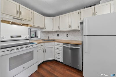 /international/us/98-rising-trail-drive-middletown-ct-110108609536/