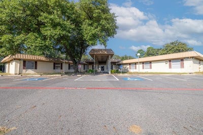 /international/us/611-n-w-stallings-drive-nacogdoches-tx-110094789016/