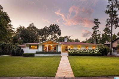 /international/us/204-montevallo-lane-mountain-brook-al-110101189382/