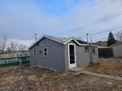 /international/us/418-1-2-n-nowlan-ave-glendive-mt-110104547783/