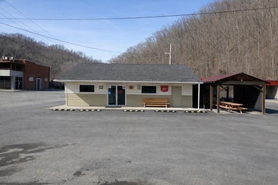 /international/us/34-farley-avenue-delbarton-wv-110105961278/