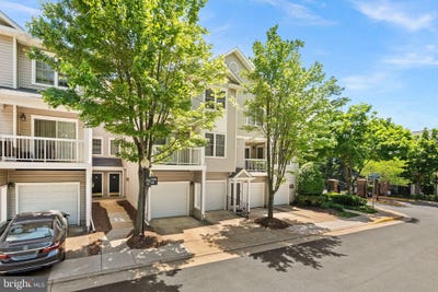 /international/us/12785-fair-briar-lane-fairfax-va-110108206392/