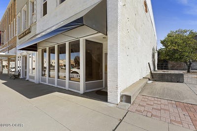 /international/us/108-n-cedar-street-nevada-mo-110103169408/