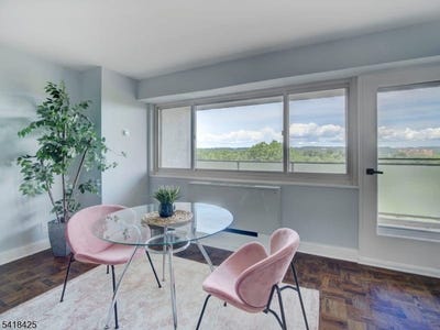 /international/us/377-s-harrison-street-east-orange-city-nj-110106723304/