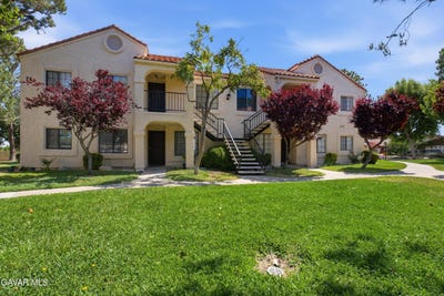 /international/us/2554-olive-drive-palmdale-ca-110108279677/