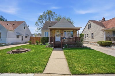 /international/us/8292-superior-street-center-line-mi-110107691563/