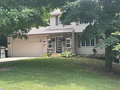 /international/us/4564-harr-drive-traverse-city-mi-110109242815/